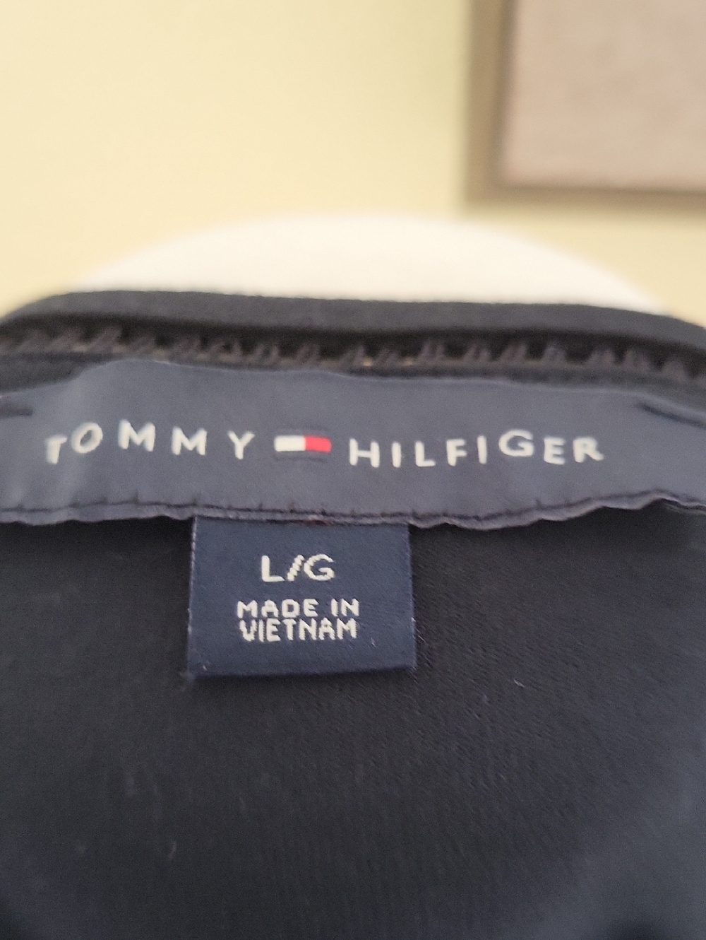 Tommy Hilfiger NavyScoop Neck Short Sleeve Top With Neckline Cutout - Picture 5 of 6